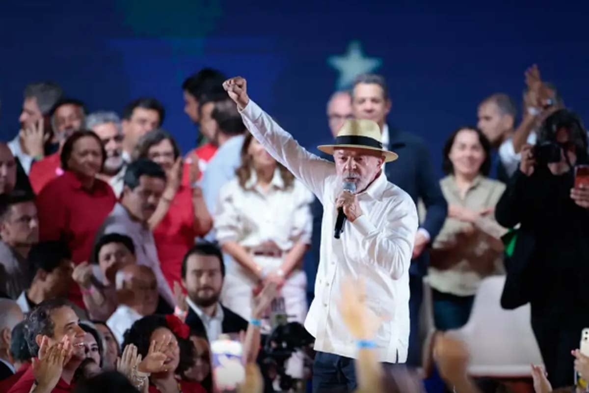 PT oficializa candidatura de Lula à Presidência