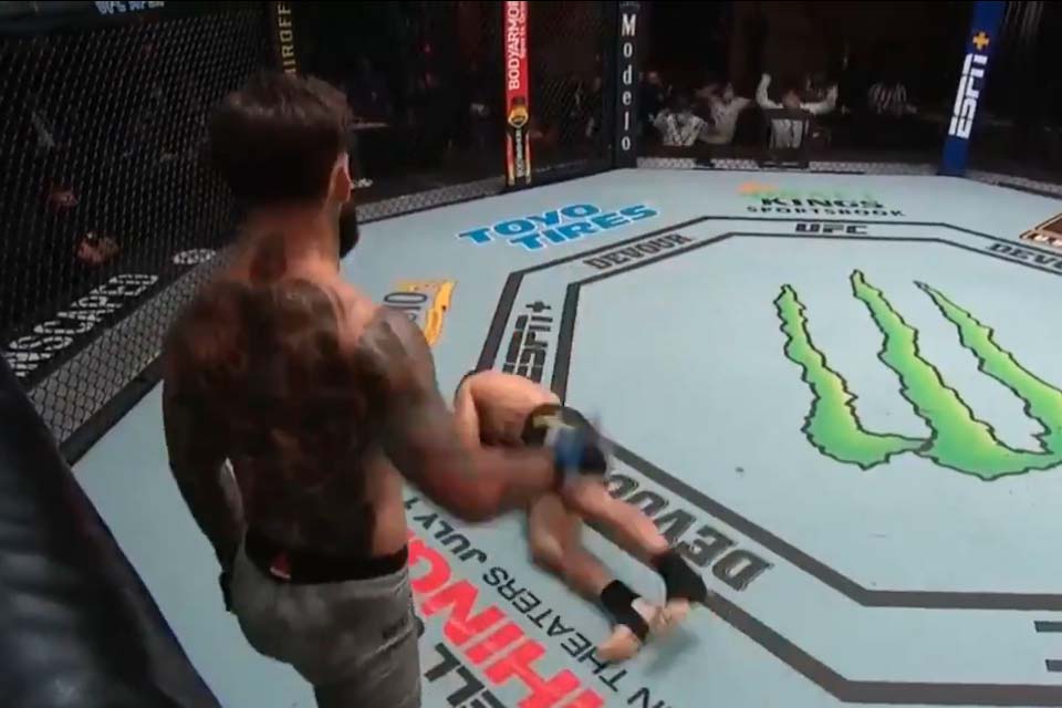 UFC 250 - Brasileiro Raphael Assunção leva nocaute espetacular de Cody Garbrandt
