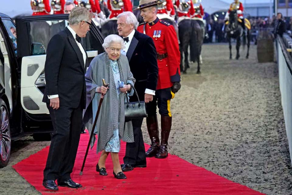 Rainha Elizabeth II comparece a evento do Jubileu de Platina após problemas de saúde