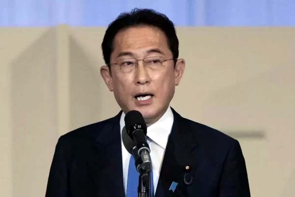 Premiê japonês demite filho do governo após festa em residência oficial