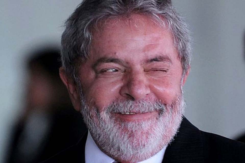 Com base em decisão do STF, Lula pede à Justiça para ser solto
