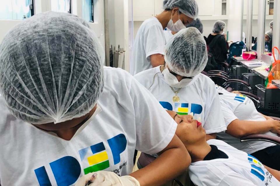 Inscrições para cursos na Escola Móvel de Imagem Pessoal estão abertas até o dia 20, em Rolim de Moura