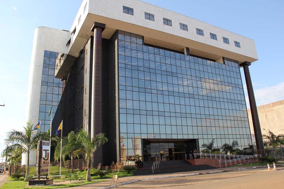 Justiça de Rondônia condena médico da rede pública que pediu dinheiro para transportar criança até UTI em Porto Velho