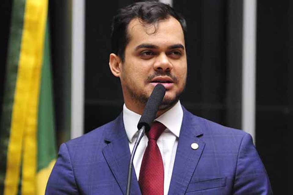 Expedito Netto comemora aprovação de projeto de lei que aumenta pena para maus-tratos a cães e gatos