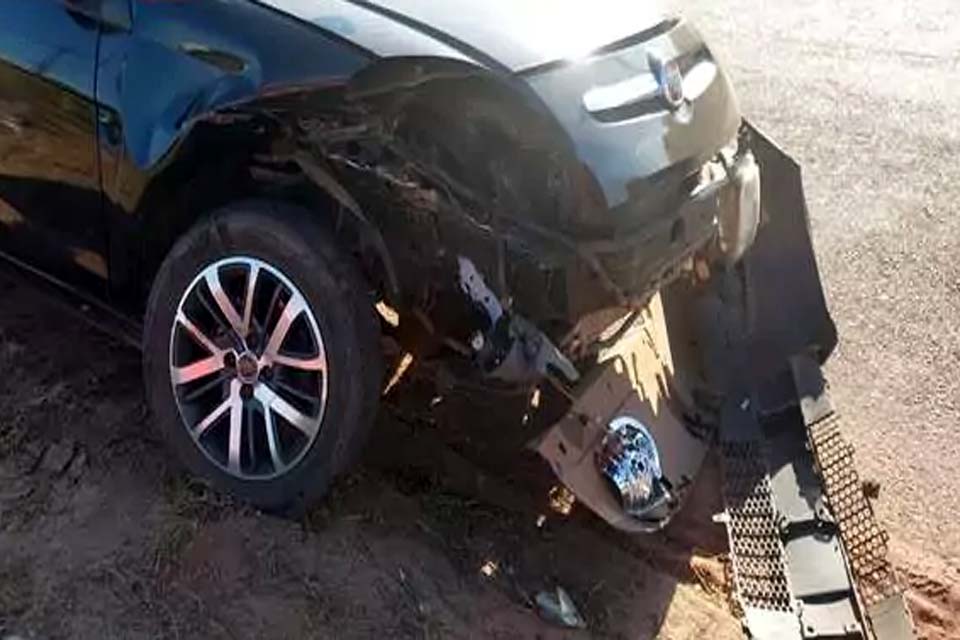 Carros colidem em cruzamento e PM é acionada em Pimenta Bueno