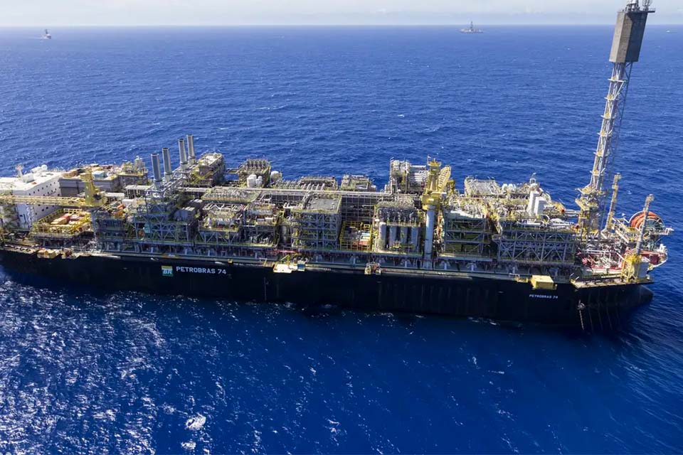 Campo de Búzios atinge marca de 1 bilhão de barris de petróleo