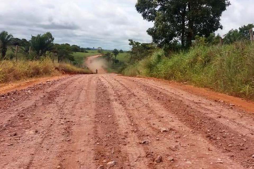 Regional do DER na Zona da Mata trabalha na eliminação de atoleiros e pontos críticos na RO-135