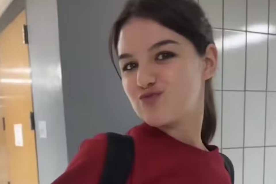 Filha de Tom Cruise Surge de mãos dadas com garoto em seu Baile de Formatura