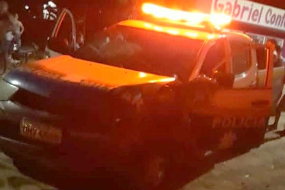  Viatura da PM colide em caminhonete durante perseguição a motociclista