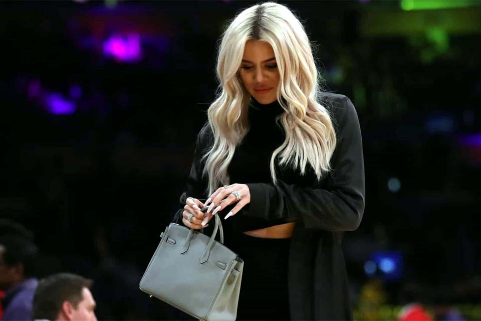 Khloe Kardashian acusada de ser ingrata após não agradecer prêmio