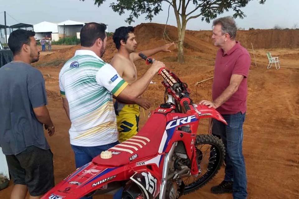 Luizinho Goebel, Marcelo Boca e Welington Pig acompanharam a conclusão de nova pista de motocross em Vilhena