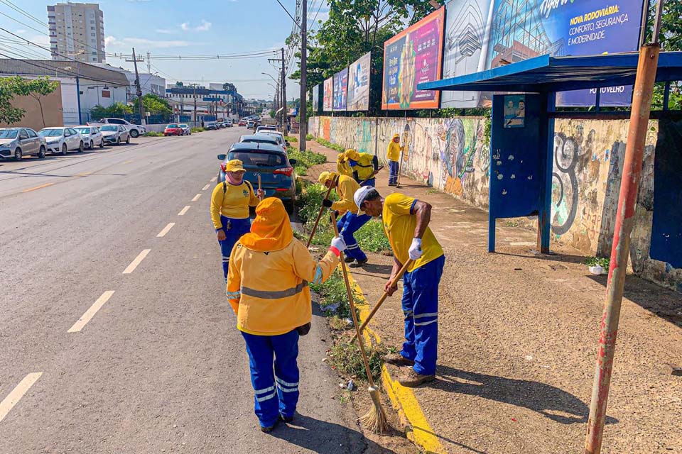 Prefeitura de Porto Velho segue com trabalhos de limpeza em ruas e avenidas do município