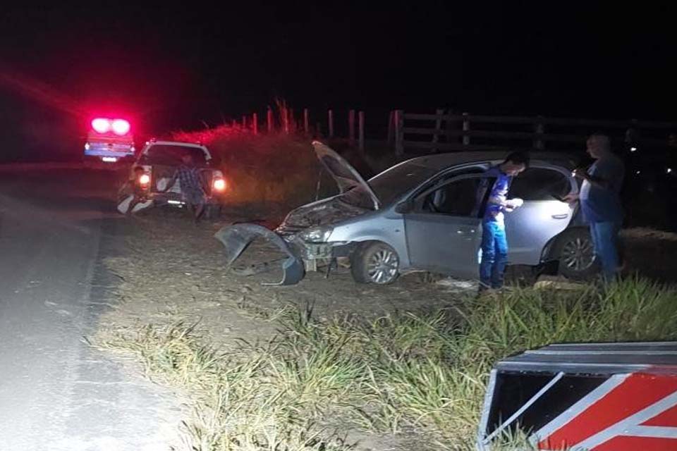 Acidente na RO-133 deixa duas pessoas feridas em Theobroma