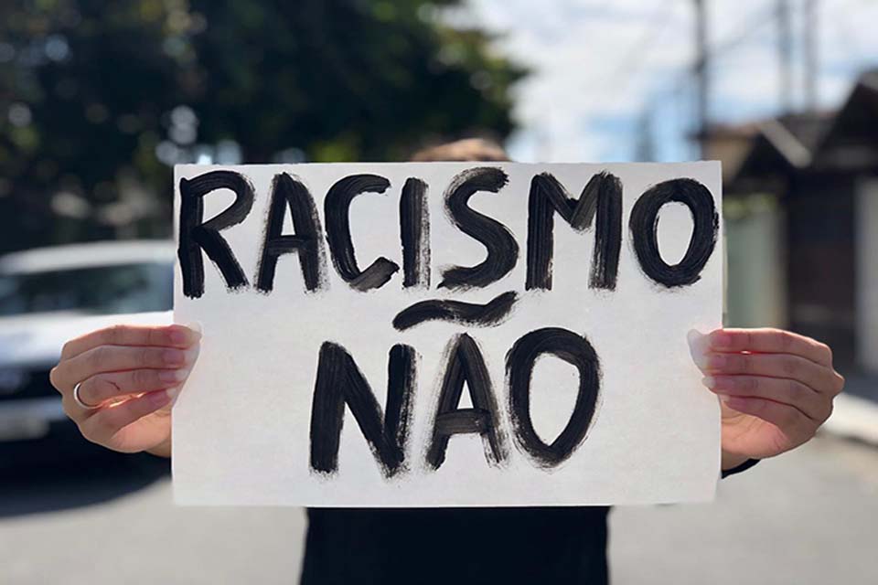 Mulher é condenada pela Justiça de Rondônia e deve pagar indenização a pai de aluna chamada de “macaca”