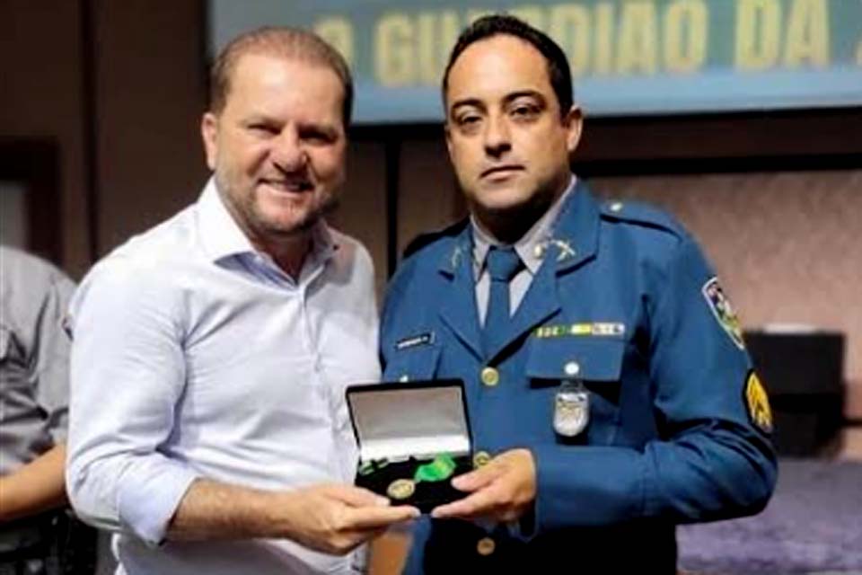 Cirone Deiró recebe medalha “O Guardião da Zona da Mata”; homenagem foi prestada pelo 10° Batalhão de Polícia Militar