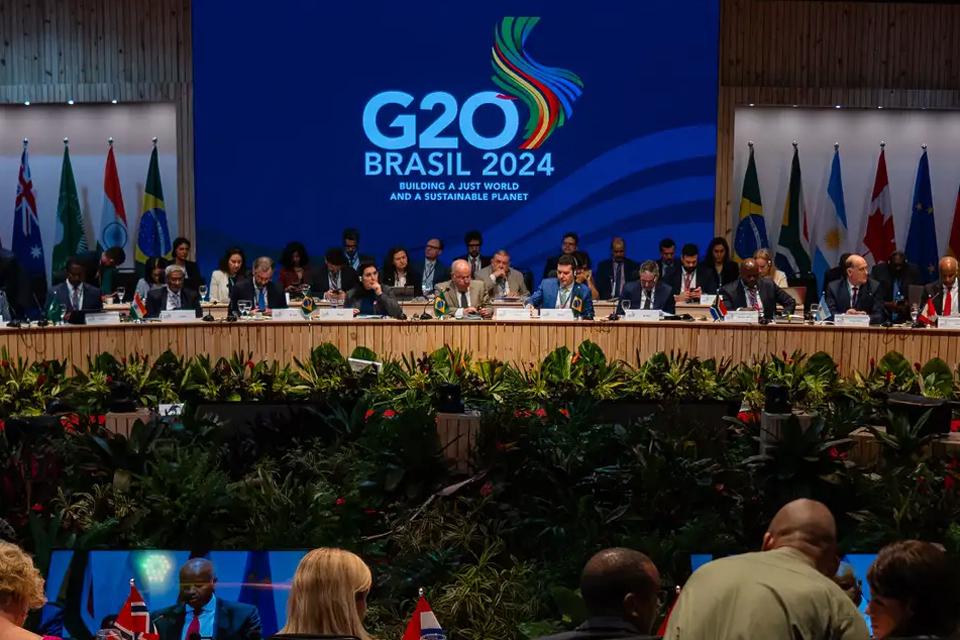 Ministros defendem universalização do acesso à água e saneamento