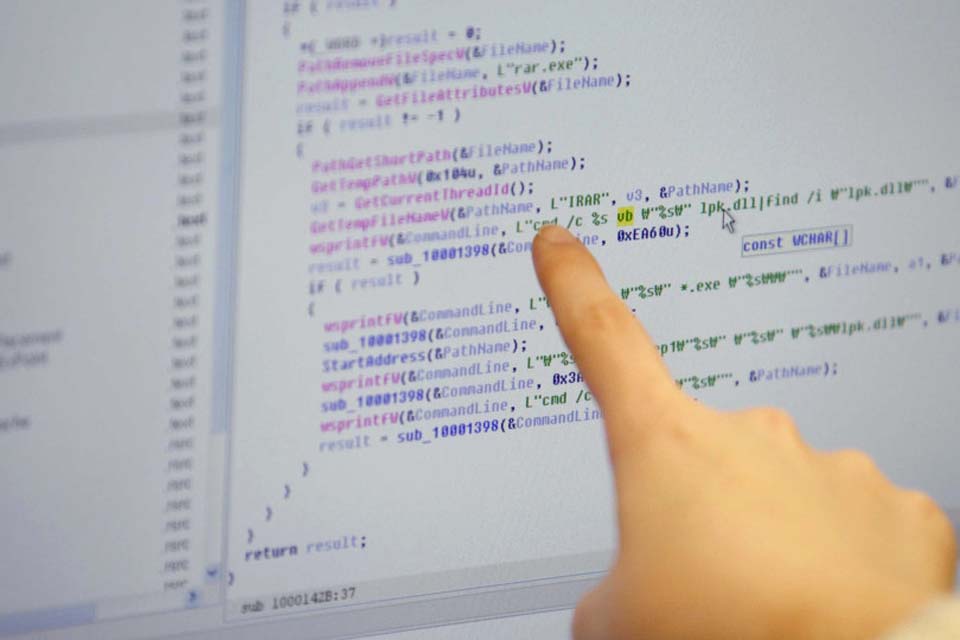 Polónia anuncia operação contra rede de espionagem russa na Europa