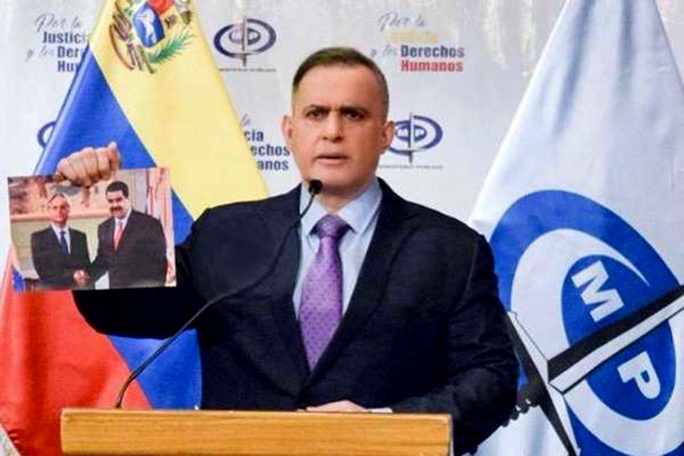 Venezuela ordena prisão de colaboradores de Guaidó por 'roubo' de ouro
