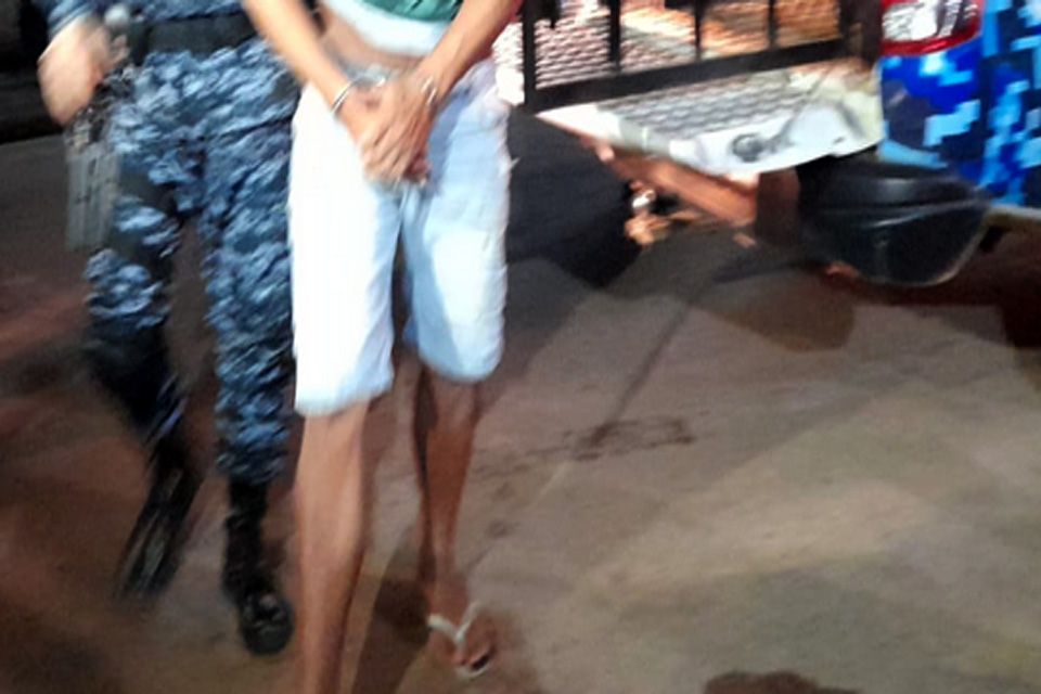 Membro de facção é flagrado com carabina em apartamento de residencial