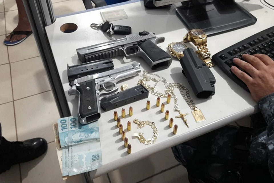 Trio é flagrado saindo com duas pistola de boca de fumo em Porto Velho