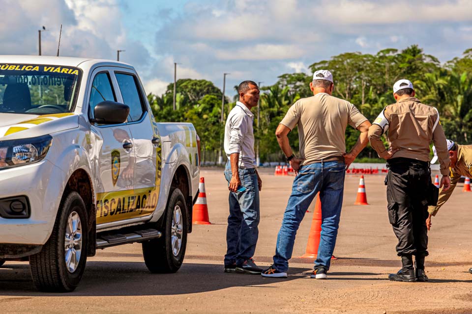 Agentes de trânsito de Porto Velho recebem capacitação para condução de veículos em emergência
