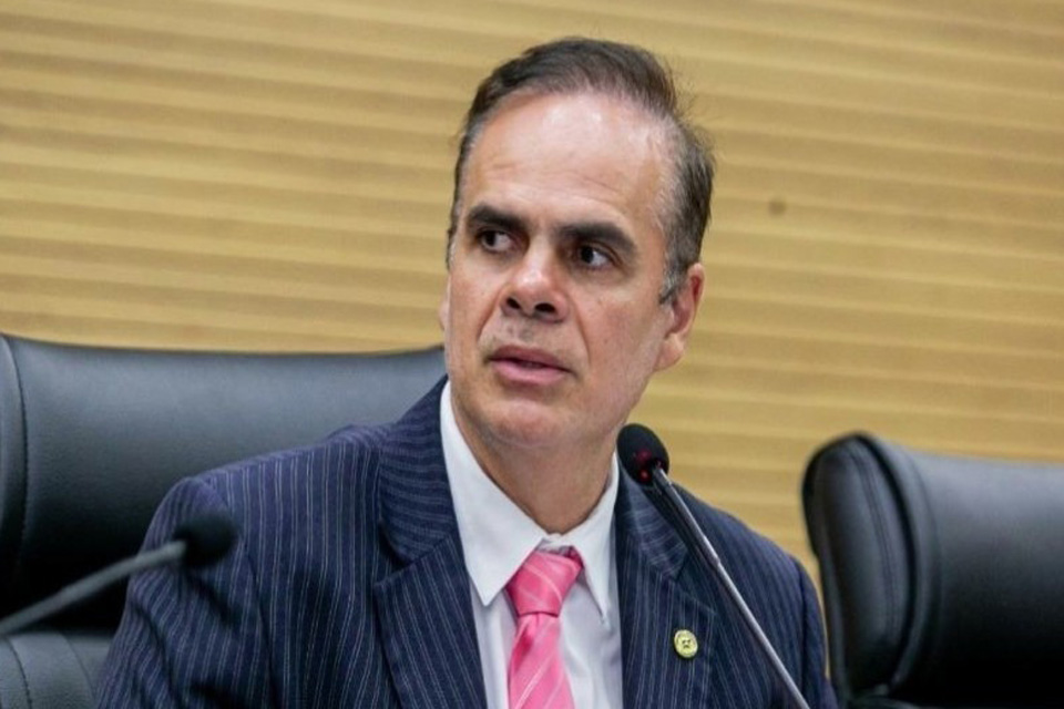 Deputado Alan Queiroz destina R$ 150 mil para aquisição de materiais para o setor da saúde, em Candeias do Jamari