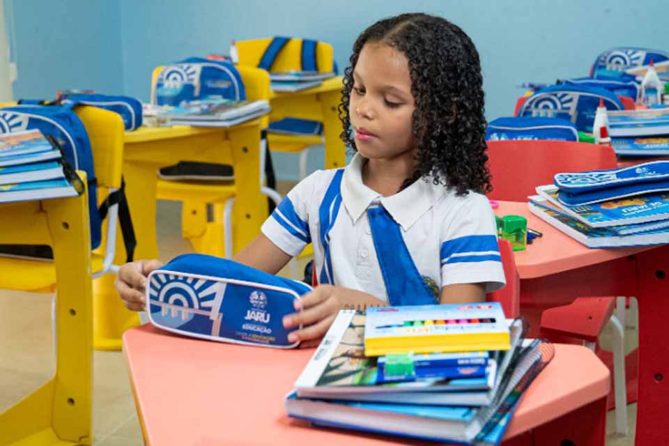 Prefeitura garante kit completo de material escolar para mais de 5.200 alunos da rede municipal de ensino