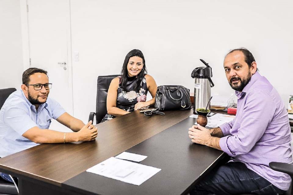 Deputado estadual Laerte Gomes recebe lideranças de Theobroma