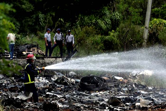 México suspende companhia de avião que caiu em Cuba