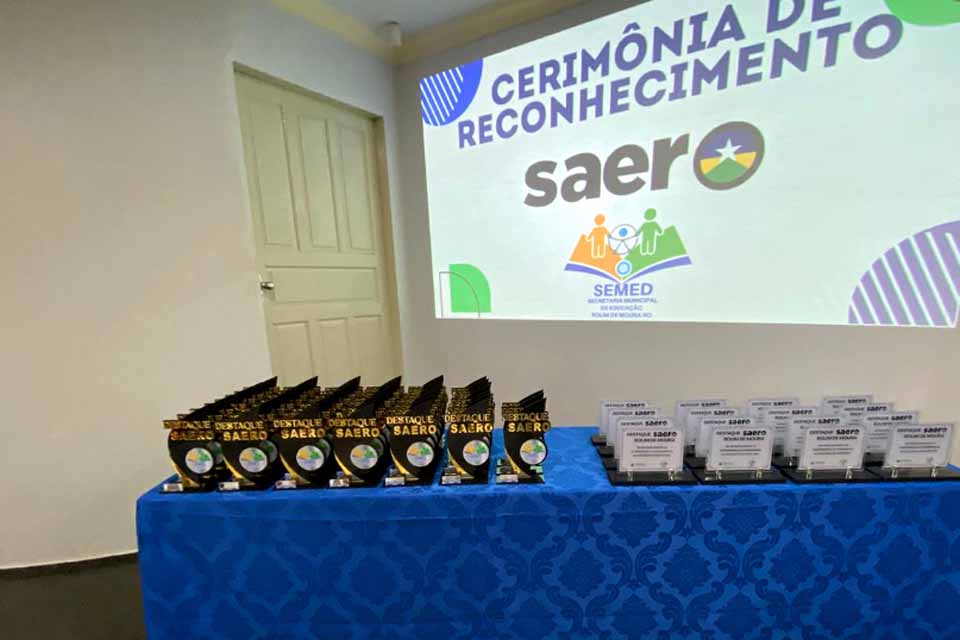 Rolim de Moura realiza cerimônia de premiação do SAERO 2024 e reconhece destaques da educação