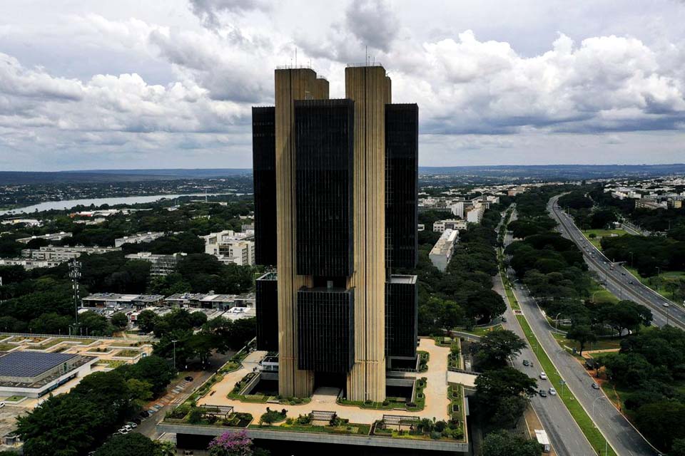 Mercado financeiro eleva projeção da inflação para 5,01% em 2021