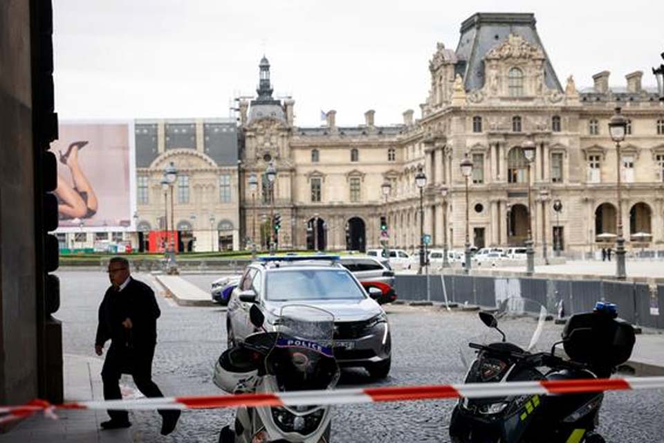 Palácio de Versalhes é evacuado e fechado devido a ameaça de bomba