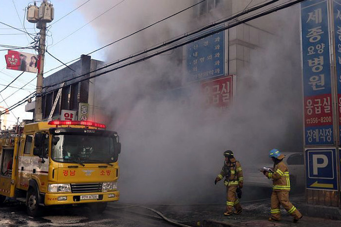 Número de mortos em incêndio em hospital sul-coreano sobe para 40