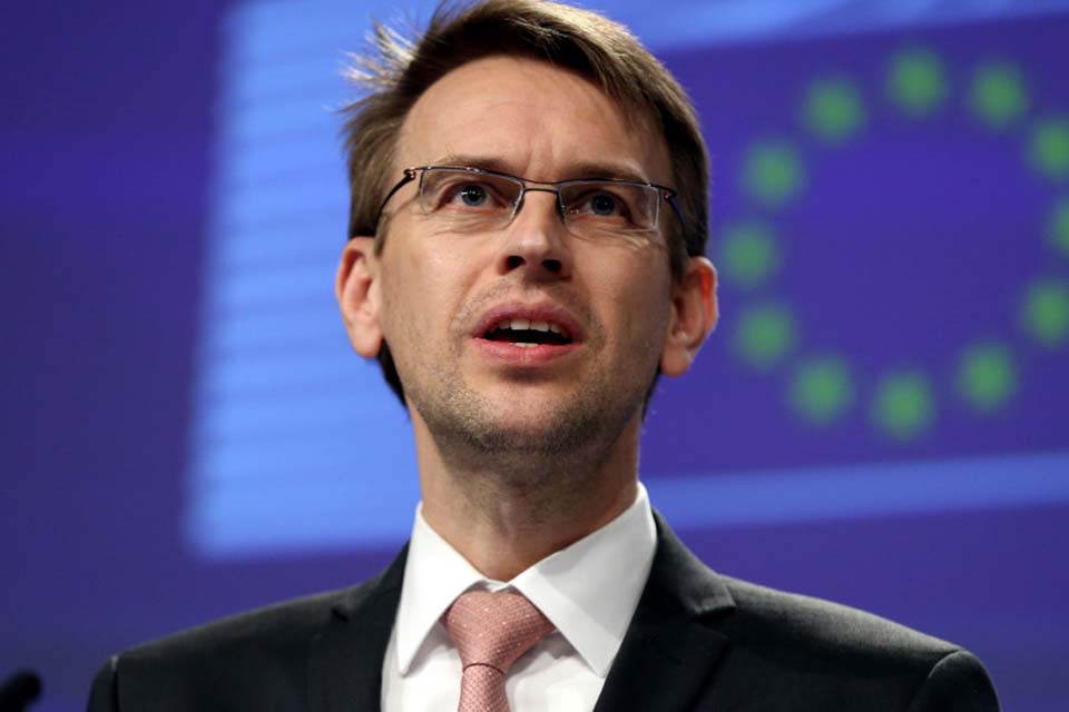 Bruxelas defende apoio militar a Kyiv e política de sanções à Rússia