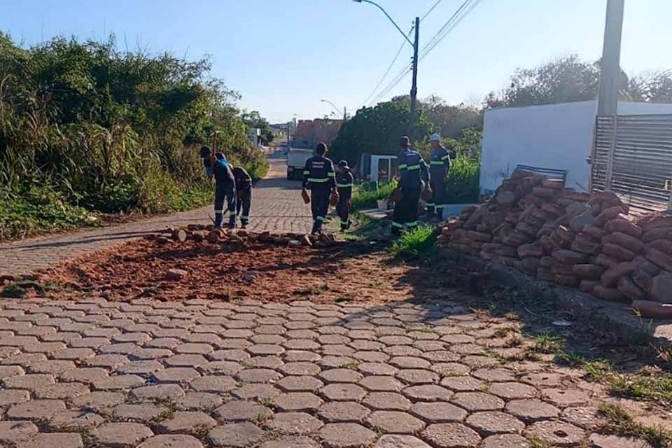 Prefeitura restaura ruas com pavimentação em blocos no bairro Aurélio Bernardi