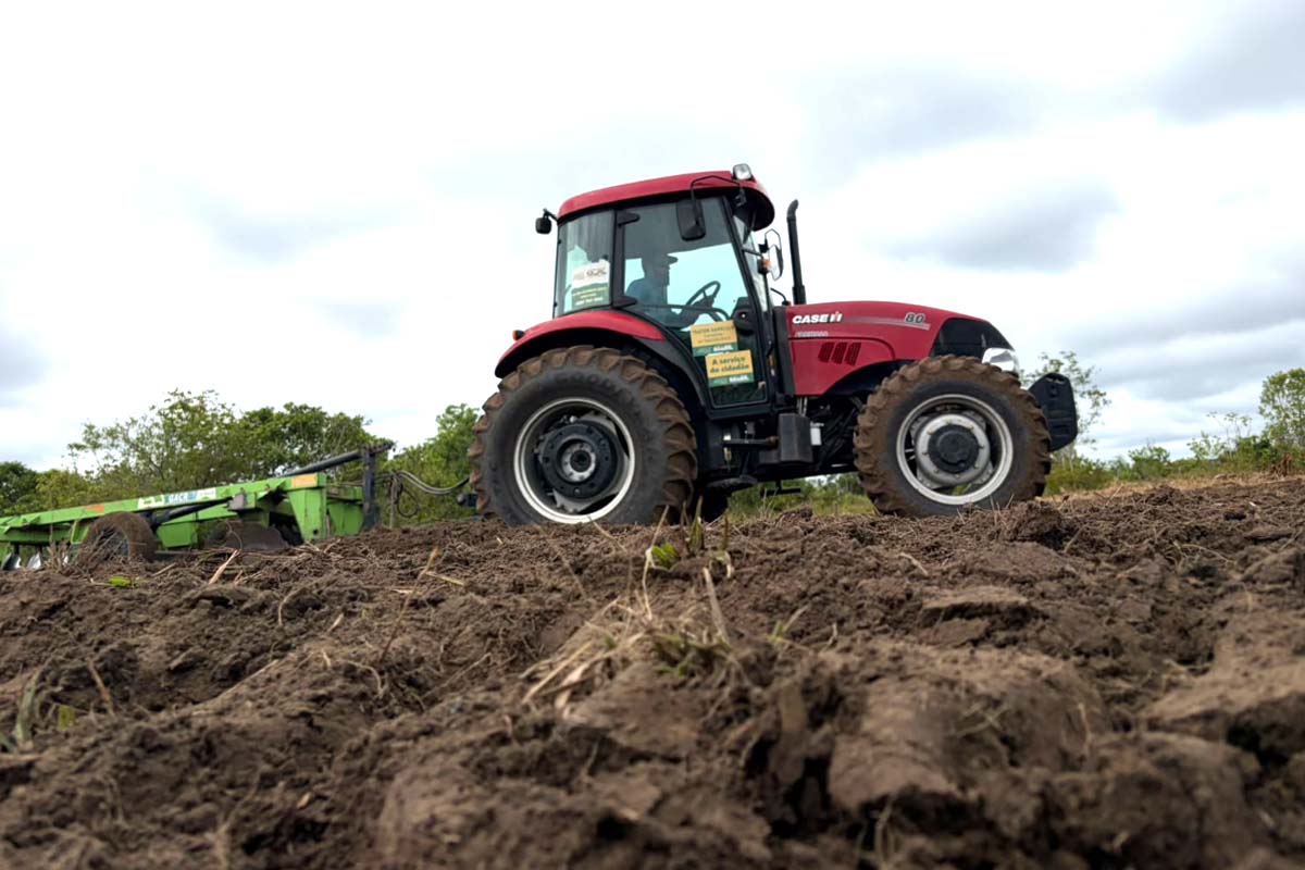 Porteira Adentro leva máquinas e serviços a produtores rurais de Porto Velho