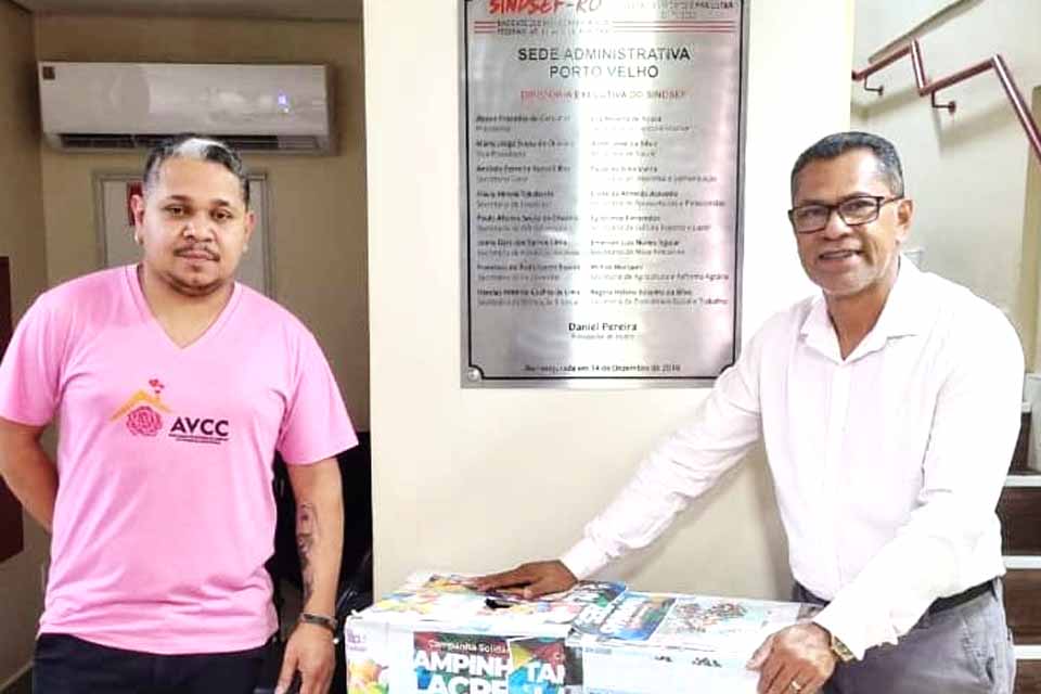 SINDSEF-RO doa tampinhas para a Campanha Tampinhas e Lacres do Amor da AVCC