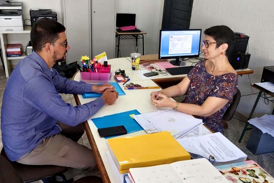 Deputado Anderson visita escola modelo no ensino infantil que alcançou nota máxima no IDEB