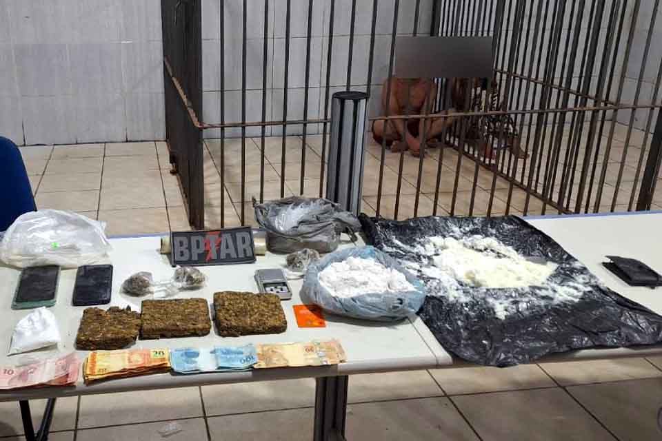 Casal é preso com drogas e material de tráfico no bairro Parque Amazônia