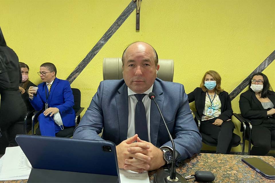 Zona Sul: SEMOB atende pedido de Edwilson Negreiros limpando e encascalhando a Rua Três Marias