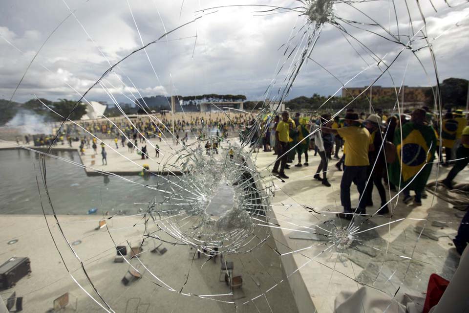 STF aceita denúncia e torna 1,1 mil pessoas réus por atos golpistas