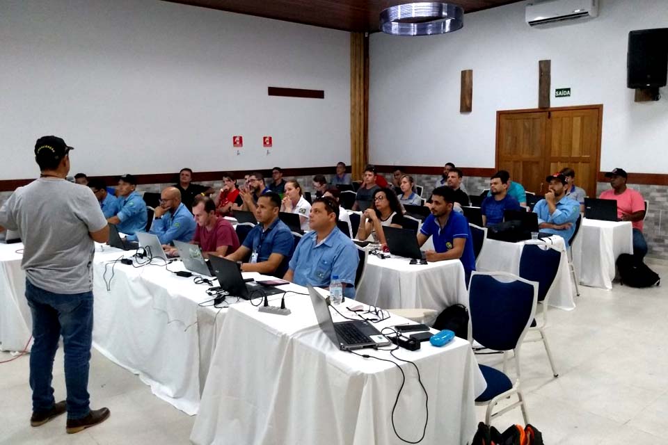 Servidores da Idaron recebem qualificação sobre software que permite análise de dados georreferenciados