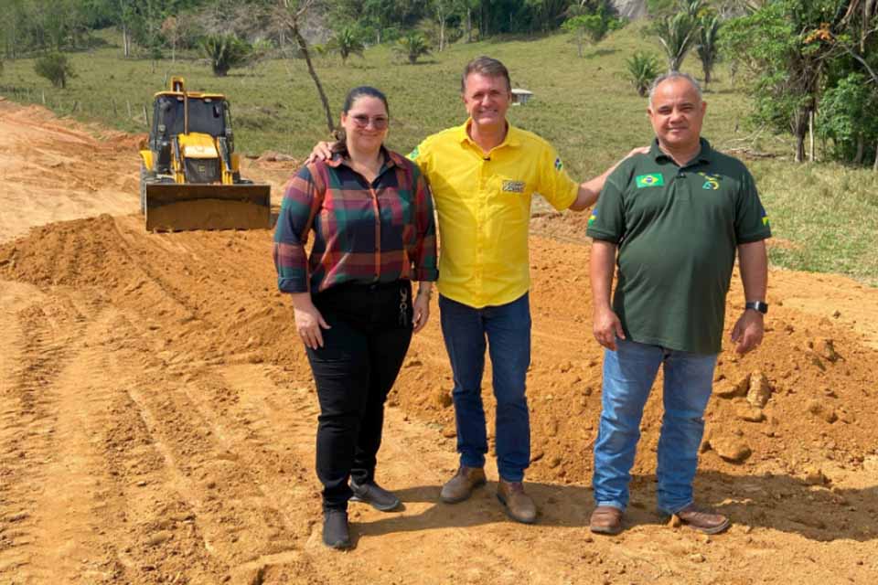 Deputado Luizinho Goebel destina recursos para recuperação de estradas em Campo Novo de Rondônia