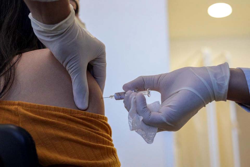 Agências dos EUA recomendam pausa na aplicação da vacina da Johnson 