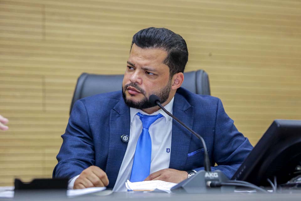 Deputado Edevaldo Neves propõe isenção de taxa para substituição de placas veiculares perdidas em enchente na BR-425