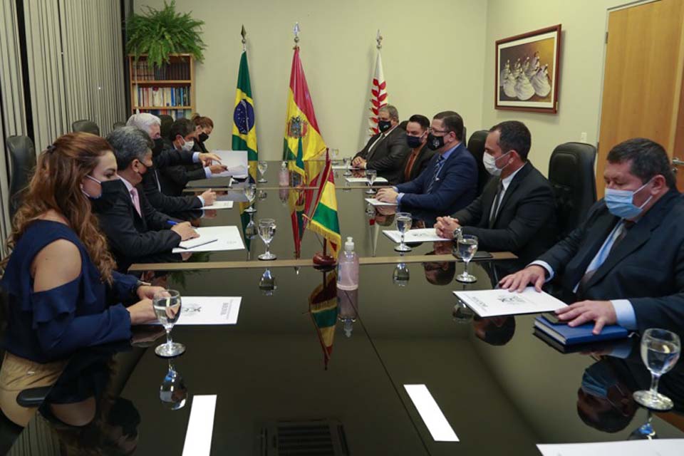 Localização da ponte Brasil-Bolívia é discutida em reunião com representantes dos dois países em Brasília