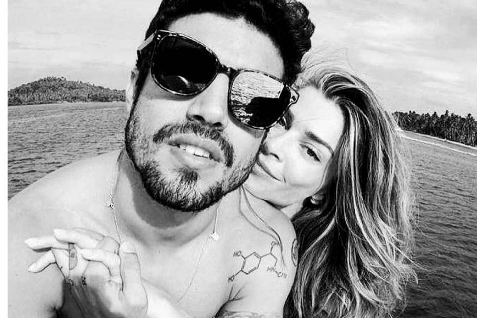 Caio Castro mostra troca engraçada de mensagens com Grazi Massafera: E essa cara de piranha?