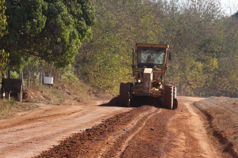 Governo de Rondônia recupera estrada entre Pimenteiras do Oeste e Cabixi