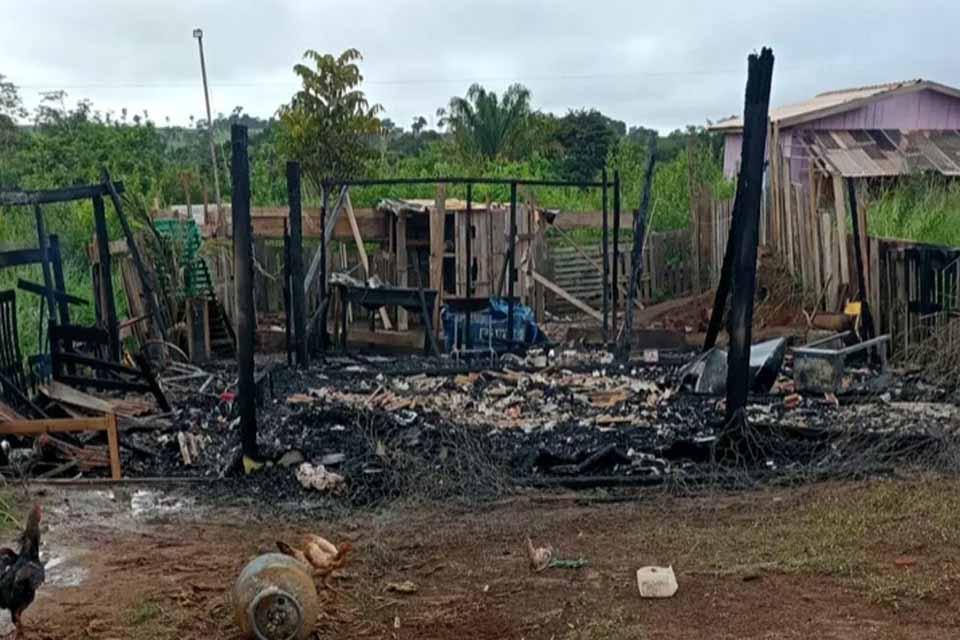 Corpo carbonizado  encontrado aps incndio em residncia na zona rural