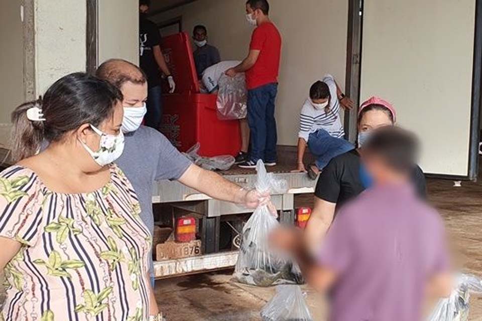 Prefeitura realiza distribuição de peixe beneficiando aproximadamente 1.200 famílias